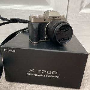 X-T200 Fujifilm Camera with 15-45mm Lens